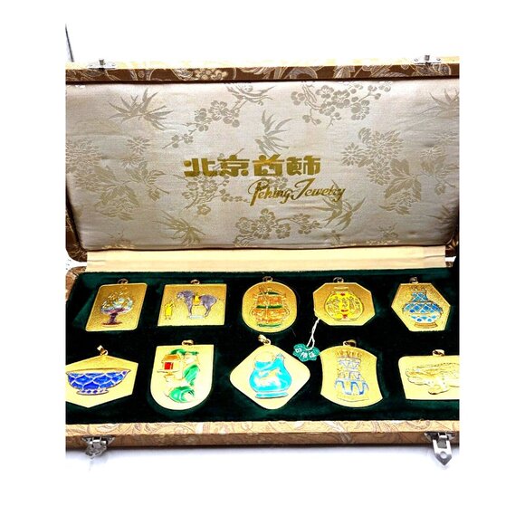 VTG Peking Enamel Pendants from the 1960s - 70s complete set of 10 in silk case - Picture 1 of 16